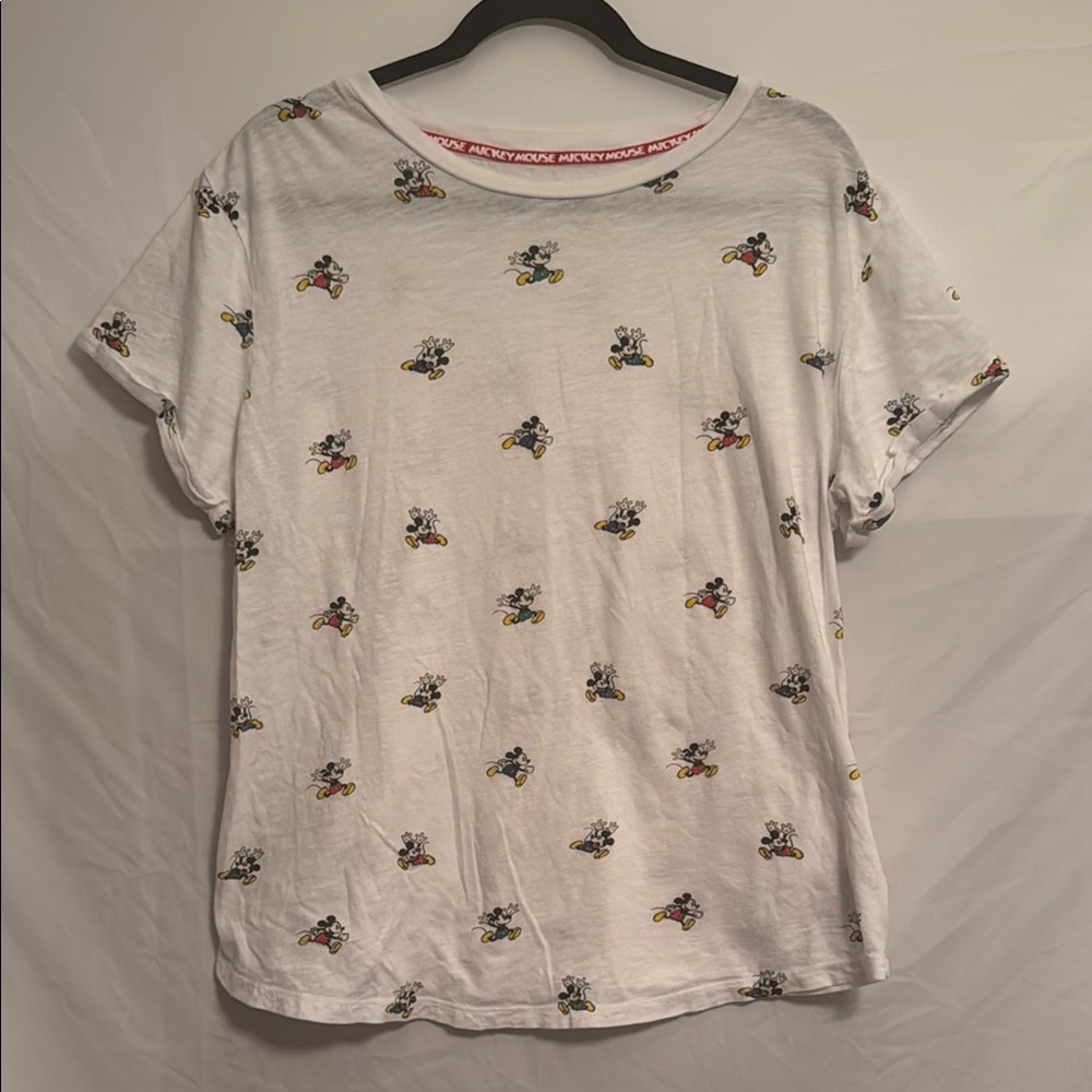 Disney Disneyland Parks White Tee with Mickey Mouse running  Design women’s XL